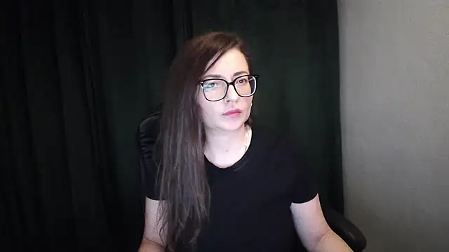 Pokój czatu na żywo – NoraMilf