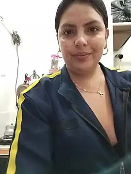 YINNA__24's Live Chat Room