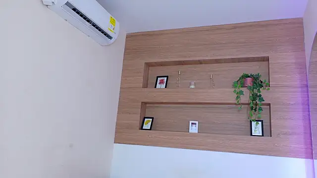 غرفة دردشة MikaellaFoxx المباشرة