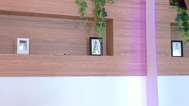 غرفة دردشة MikaellaFoxx المباشرة