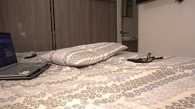 Chat soba uživo modela paulettewomantall