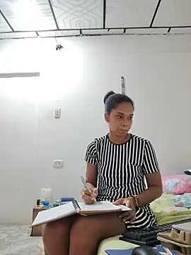 AstridMonroeeのライブチャットルーム