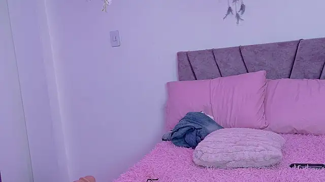 AlanaRoseeX's Live Chat Room