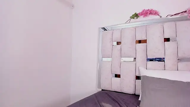Antonella_Vega_ Ruang Obrolan Langsung