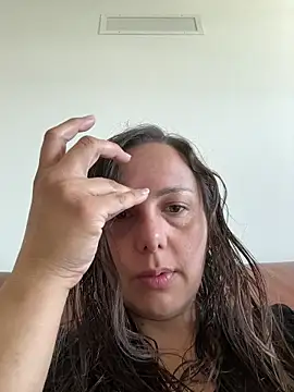 Seks show uživo modela bellag825 na kameri