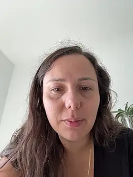 bellag825's Live Chat Room