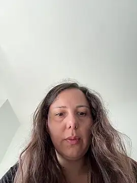 bellag825's Live Chat Room