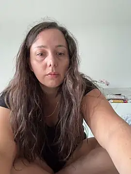 bellag825's Live Chat Room