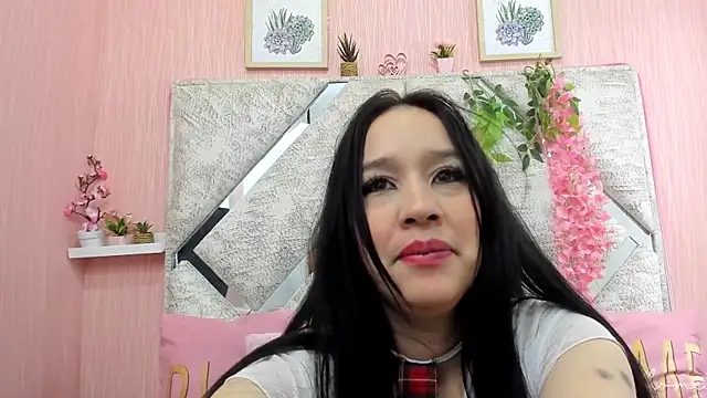 Chat soba uživo modela NoraBellucci