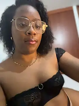 selina_paris' Live Chat Room