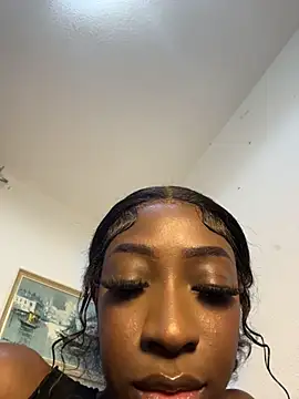Nina_Velveta Adlı Modelin Canlı Sohbet Odası