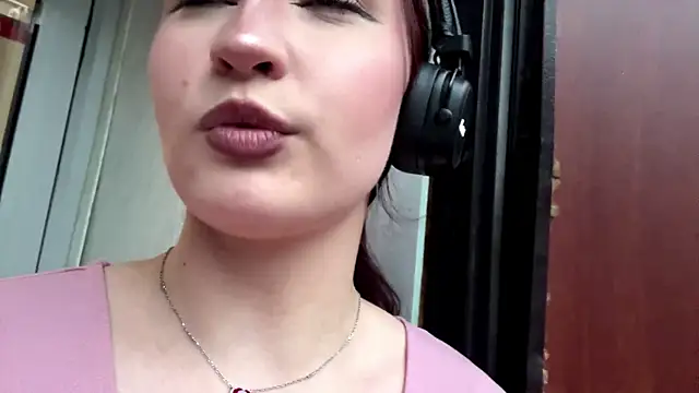 Phòng Chat Trực Tiếp SuzanMoote