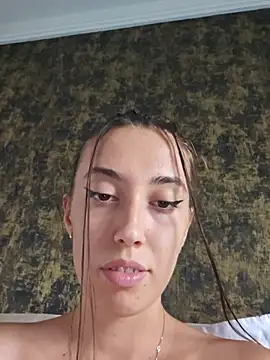 Živá chatovací místnost VirginPussySquirt