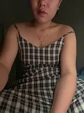 ly-laxxx's Live Chat Room