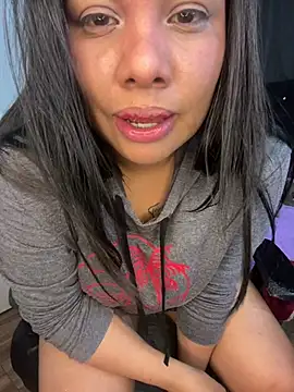 Rashell1_Queen Ruang Obrolan Langsung