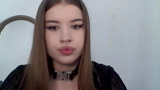 غرفة دردشة MollyHotTeen المباشرة