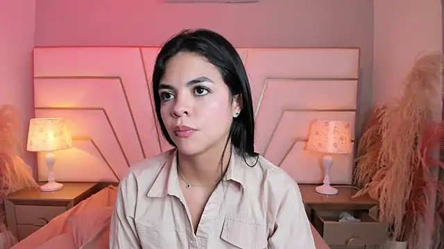 חדר צ'אט בשידור חי של Dollyhappyy