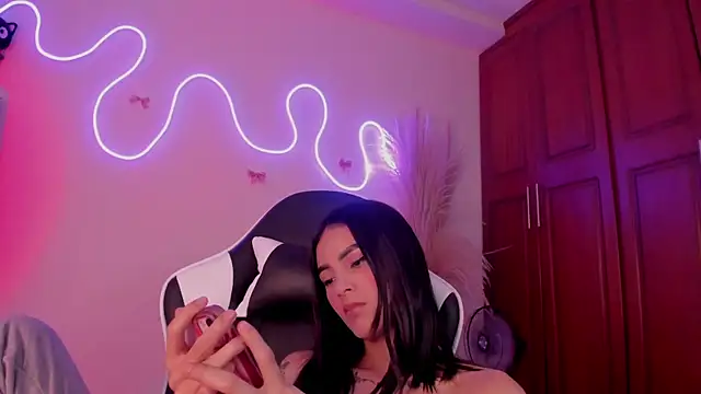 CarolineEvanss_11 现场聊天室