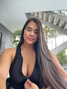 BellaLeclair_'s Live Chat Room