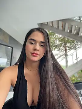 BellaLeclair_'s Live Chat Room
