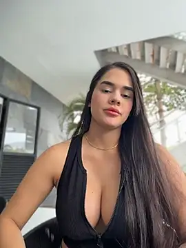 BellaLeclair_'s Live Chat Room