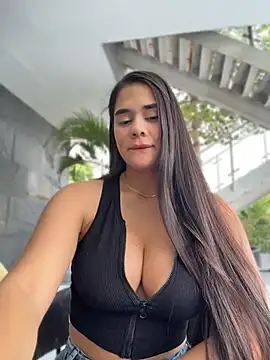 غرفة دردشة BellaLeclair_ المباشرة