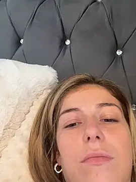 Živá chatovací místnost karmakoutureee