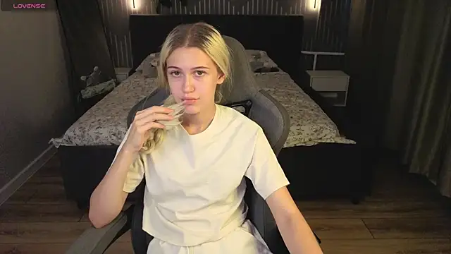 ChloexBarbie Adlı Modelin Canlı Sohbet Odası
