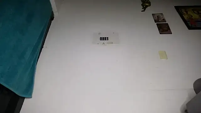 EmmaAlba05 Adlı Modelin Canlı Sohbet Odası