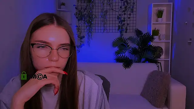 emilia_fly's Live Chat Room