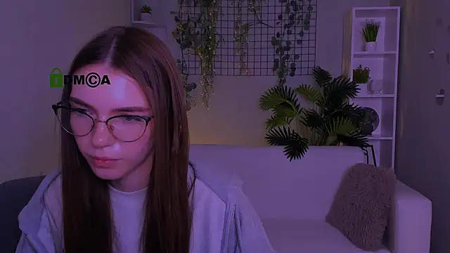 emilia_fly's Live Chat Room
