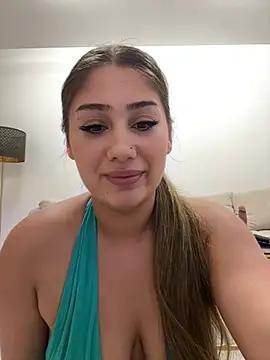 VivianneViolet Adlı Modelin Canlı Sohbet Odası