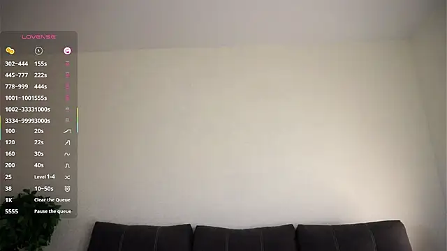 QueenieMerow Adlı Modelin Canlı Sohbet Odası
