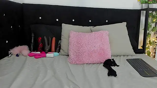 Živá chatovací místnost Naomy_Leeg
