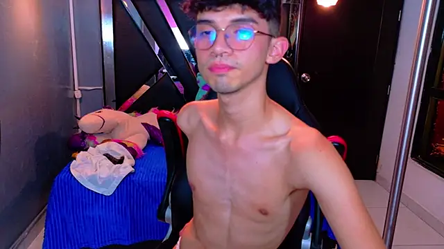LiamHeatx Show in webcam
