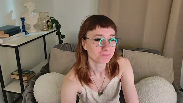 Naomi_Evermore – Naživo chatovacia miestnosť