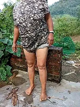 Single-M0m69 Live Chatrum