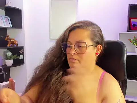 SaraThonson_ Adlı Modelin Canlı Sohbet Odası