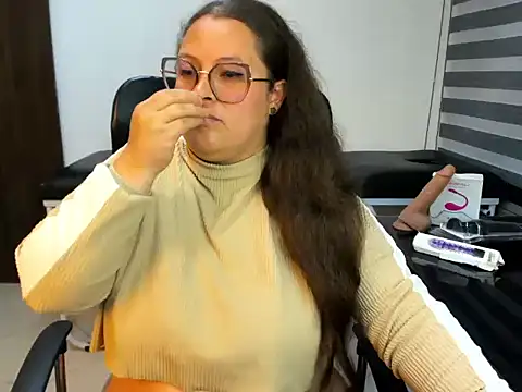 SaraThonson_ Adlı Modelin Canlı Sohbet Odası