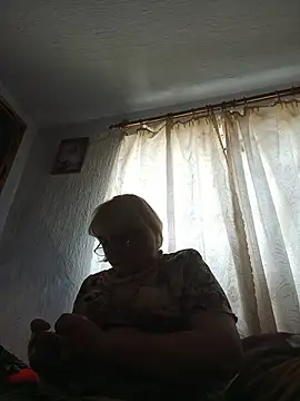 Elena_Beautiful784 élő chatszobája