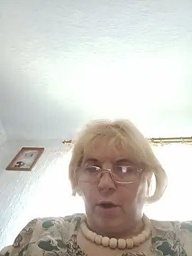 Elena_Beautiful784's Live Chat Room