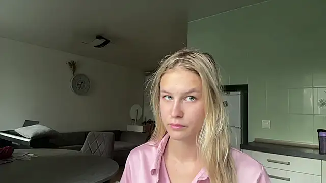 חדר צ'אט בשידור חי של CryBaabyy