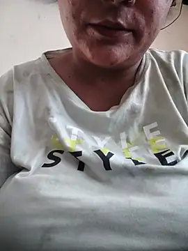 ห้องแชทสดของ cute_bhabi69