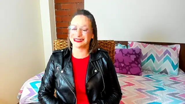 Živá chatovací místnost CharlotMilf_