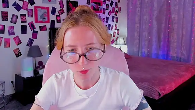 TerriaReed's Live Chat Room