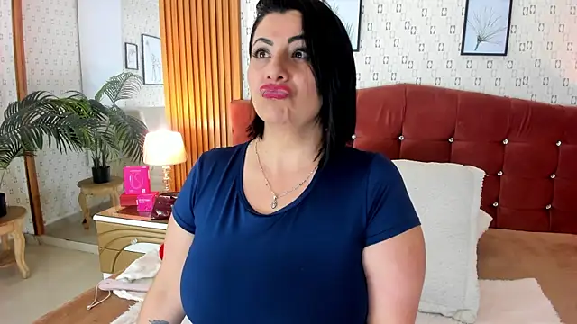 Angele-roux- Adlı Modelin Canlı Sohbet Odası