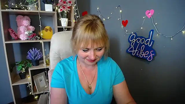 KiraSmiling Videochat live