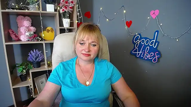 Živá kamerová sex show KiraSmiling