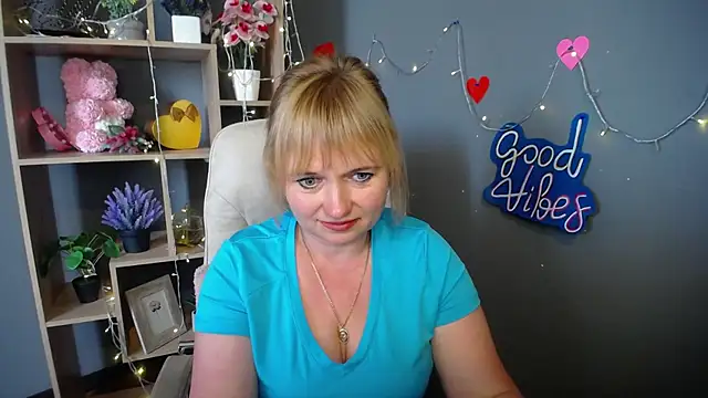 Živá kamerová sex show KiraSmiling