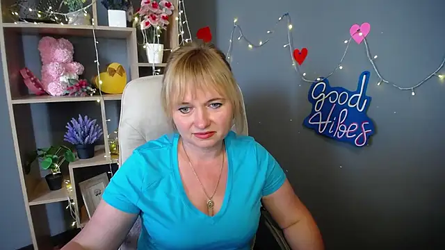 Pokazy przed seks kamerką na żywo – KiraSmiling